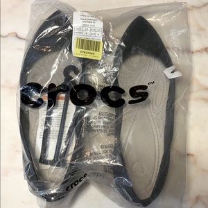 NWT Crocs Black Rio Flat- size 8